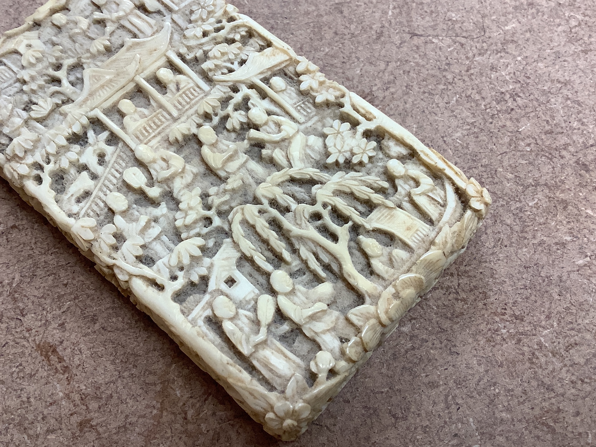 A Chinese Cantonese carved ivory card case, 9.5cm